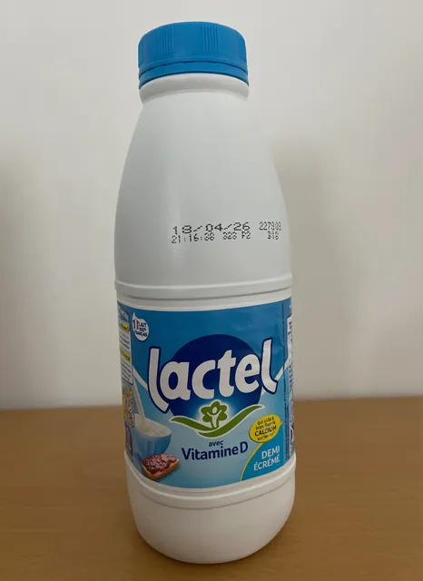 Bouteille de lait demi-écrémé Lactel